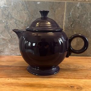 Fiestaware purple / plum teapot Homer Laughlin USA